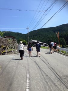 山登りをする人